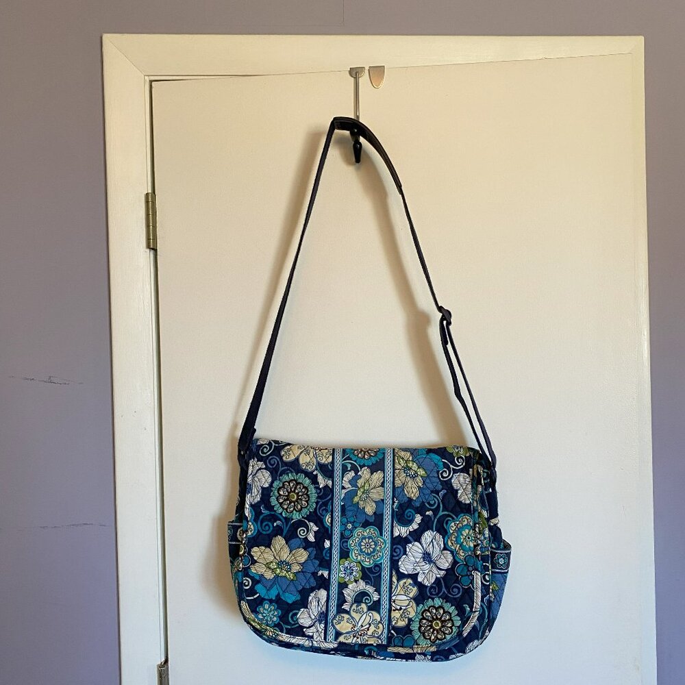 CLOSET CLEARANCE PRICE DROP! Vera Bradley Crossbody Messenger Bag (discontinued)